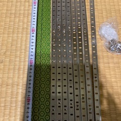 可動棚用レール　65センチ× 8本　フックもありの画像
