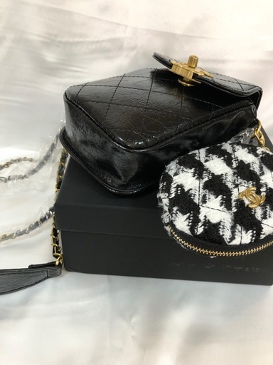 CHANEL シャネル ノベルティ ボディバッグ ブラック チャーム付き