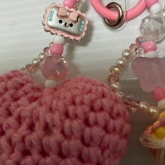 ピンクの携帯ストラップの画像