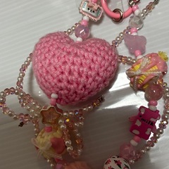 ピンクの携帯ストラップの画像