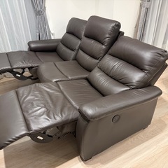 ニトリ 電動リクライニングソファ三人掛け Nビリーバ2本革 ダークブラウンの画像