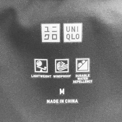 ユニクロ　シームレスダウンパーカ(フード取り外し可能) Mサイズの画像
