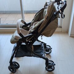 コンビAB型のベビーカーの画像