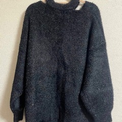オフショルダー黒ニットセーター Mの画像