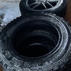 タイヤセットで、パンクはありません。泥道用です。の画像