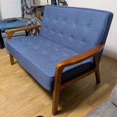 【ニトリ】天然木フレームのコンパクトソファ 布張りタイプ (ルッキ2KD BL MBR)の画像