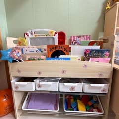 絵本　おもちゃ　収納棚の画像