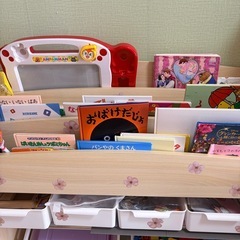 絵本　おもちゃ　収納棚の画像