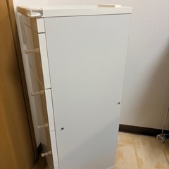 隙間収納　チェストの画像