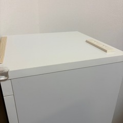 隙間収納　チェストの画像