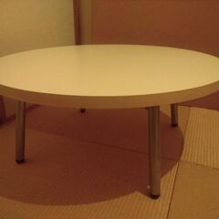 丸いローテーブル、無料でお譲りしますの画像