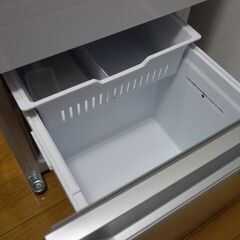 2025年製３ドア冷凍冷蔵庫美品（319リットル）関東圏移送設置料込み　YRZ-F32MWの画像