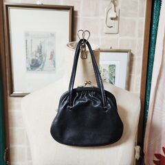 ！レトロ可愛い本革お財布式バッグ。とっても丁寧な仕様です。いかがでしょうか？の画像