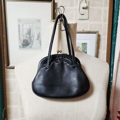 ！レトロ可愛い本革お財布式バッグ。とっても丁寧な仕様です。いかがでしょうか？の画像