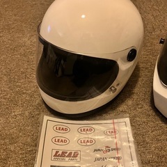 LEAD族ヘル&白の無ブランドヘルの画像