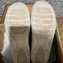 モズ　スニーカーの画像