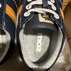 モズ　スニーカーの画像