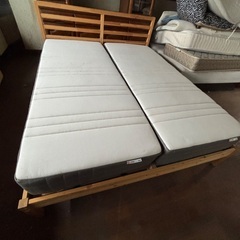 中古のクインサイズのベッドになります、の画像