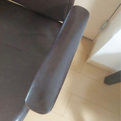 ニトリ (Nシールド スモークDH DBR) レザー調 高さ調節 回転チェアの画像