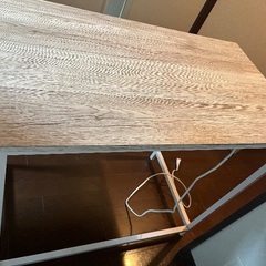 木目デスク白　充電ポータル付きの画像