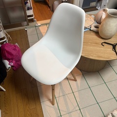 ニトリ　シェルチェアの画像