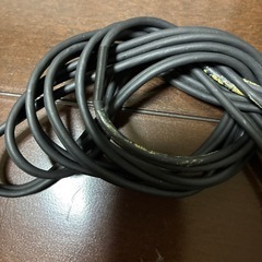 オーディオケーブル　1-2    端子の画像