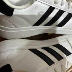 adidas スニーカー　　21.5
の画像