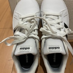 adidas スニーカー　　21.5
の画像