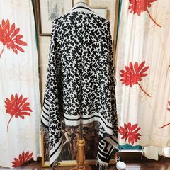 DIESEL(ディーゼル) 遊び心満載。シックな色合いなのにわくわく可愛らしいデザインの超大判ストール、いかがでしょうか？の画像