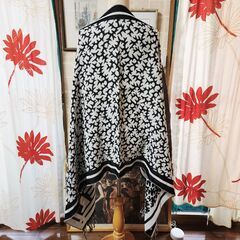 DIESEL(ディーゼル) 遊び心満載。シックな色合いなのにわくわく可愛らしいデザインの超大判ストール、いかがでしょうか？の画像