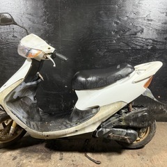 ★支払総額4.8万円★激安バイク続々入荷中！ 買取、下取り可能です！ ホンダ ZX 白 AF35 人気のZX！ 本物！ 金ホイール！ ２ストのためオイル注ぎ足すだけ！ リアスポイラー！の画像