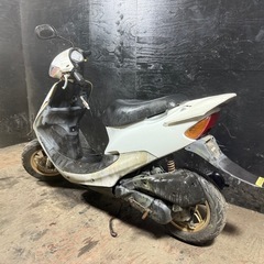 ★支払総額4.8万円★激安バイク続々入荷中！ 買取、下取り可能です！ ホンダ ZX 白 AF35 人気のZX！ 本物！ 金ホイール！ ２ストのためオイル注ぎ足すだけ！ リアスポイラー！の画像