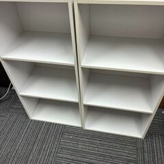 【無料でお譲りします】カラーBOX２個　白　木製　棚２段の画像