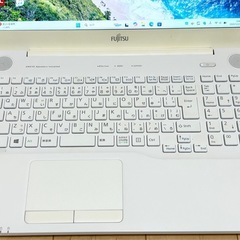富士通 ノートPC クワッドコアCorei7 500GB 新品SSD Windows11 Office2024 の画像