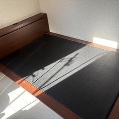 ダブルベッドフレームの画像