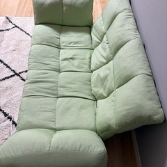 2人掛けのコンパクトソファ（緑）の画像