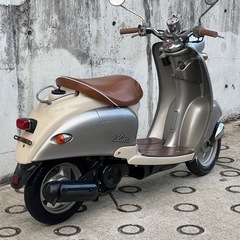 大人気セール‼️安心のバッテリー新品✨️前後タイヤまだまだ山あり🗻嬉しいシート張替え♪オイル満タン補充済み🈵オイル交換不要⭕️継ぎ足しだけで🆗2サイクルでパワフルな走り💨5AU ビーノ✴の画像