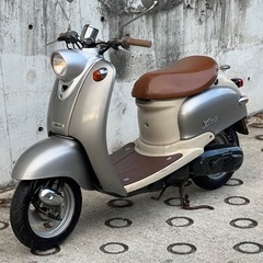 大人気セール‼️安心のバッテリー新品✨️前後タイヤまだまだ山あり🗻嬉しいシート張替え♪オイル満タン補充済み🈵オイル交換不要⭕️継ぎ足しだけで🆗2サイクルでパワフルな走り💨5AU ビーノ✴の画像