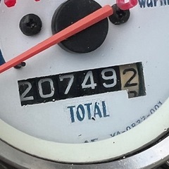 大人気セール‼️安心のバッテリー新品✨️前後タイヤまだまだ山あり🗻嬉しいシート張替え♪オイル満タン補充済み🈵オイル交換不要⭕️継ぎ足しだけで🆗2サイクルでパワフルな走り💨5AU ビーノ✴の画像