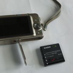 ●Casio、デジタルカメラ、●簡単動作確認済、使用感なく綺麗、●EX-Z1080,10.1メガピクセル、2.7倍光学ズームのコンパクトデジタルカメラ。  - ブランド: CASIO - モデル名: EXILIM - 画素数: 10.1 メガピクセル、充電器は付属しませんが、他の充電器で確認済、画像の物のみ👉★お手数をおかけしますプロフィール必読ですの画像
