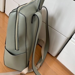 モスグリーン　リュックの画像