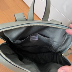 モスグリーン　リュックの画像