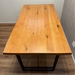 ダイニングテーブルの画像