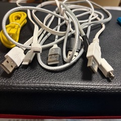 まとめ売り✨モバイルバッテリーとケーブルの画像