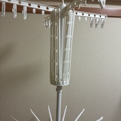 簡単組み立て   ハンガーが回転の画像