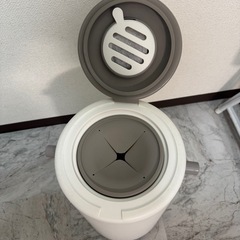 ダイパーポットの画像