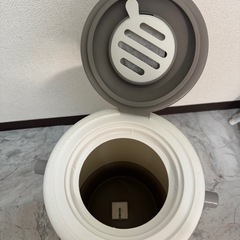 ダイパーポットの画像