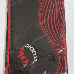 モンスターエナジー キーホルダー　と　コカコーラクッションポーチの画像