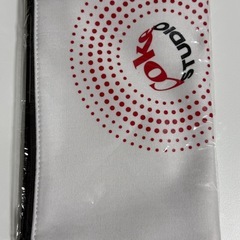 モンスターエナジー キーホルダー　と　コカコーラクッションポーチの画像