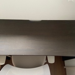 デスクとチェア
の画像